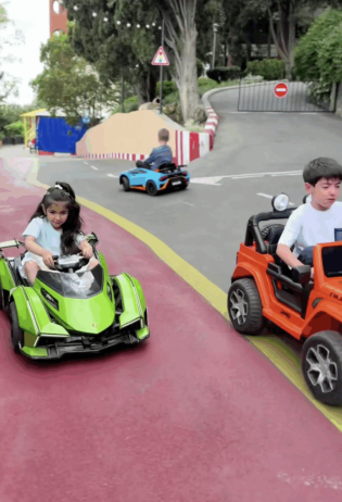 Батутный городок и автотрек 🤩🏎️  включаем режим веселья!