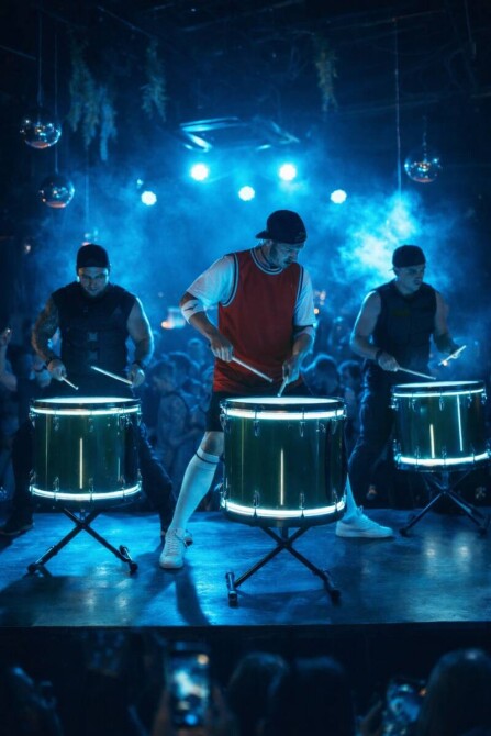 ЯРКОЕ ШОУ БАРАБАНЩИКОВ