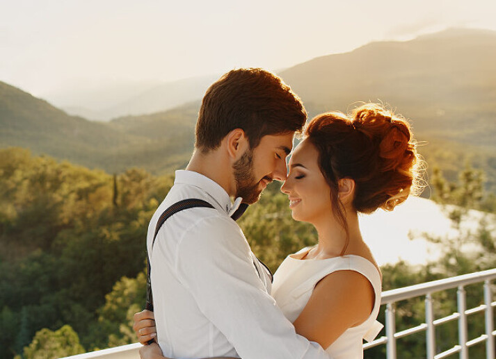 МОЛОДОЖЕНАМ